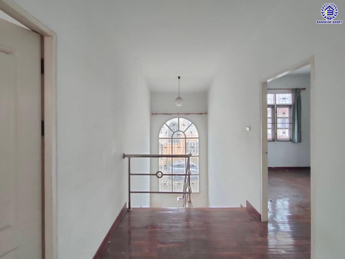 บ้านเดี่ยวมือสองนครปฐม โครงการ กิตติชัย วิลล่า6 บางไผ่-หนองเพรางาม เนื้อที่ 60 ตร.ว. พื้นที่ใช้สอย 180 ตร.ว. ฟังก์ชัน 4 ห้องนอน 2 ห้องน้ำ 1 ที่จอดรถ ทำเลดีเชื่อมต่อ ถนนบางไผ่-หนองเพรางาม, ถนนดาวทอง, ถนนบรมราชชนนี, ถนนพุทธมณฑลสาย4, ถนนศาลาธรรมสพน์ และใกล้มหาวิทยาลัยมหิดล