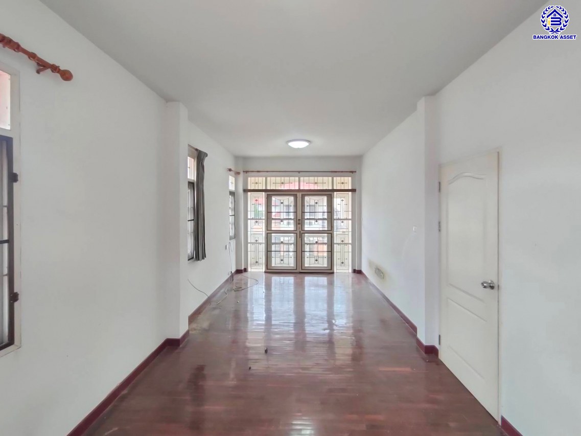 บ้านเดี่ยวมือสองนครปฐม โครงการ กิตติชัย วิลล่า6 บางไผ่-หนองเพรางาม เนื้อที่ 60 ตร.ว. พื้นที่ใช้สอย 180 ตร.ว. ฟังก์ชัน 4 ห้องนอน 2 ห้องน้ำ 1 ที่จอดรถ ทำเลดีเชื่อมต่อ ถนนบางไผ่-หนองเพรางาม, ถนนดาวทอง, ถนนบรมราชชนนี, ถนนพุทธมณฑลสาย4, ถนนศาลาธรรมสพน์ และใกล้มหาวิทยาลัยมหิดล