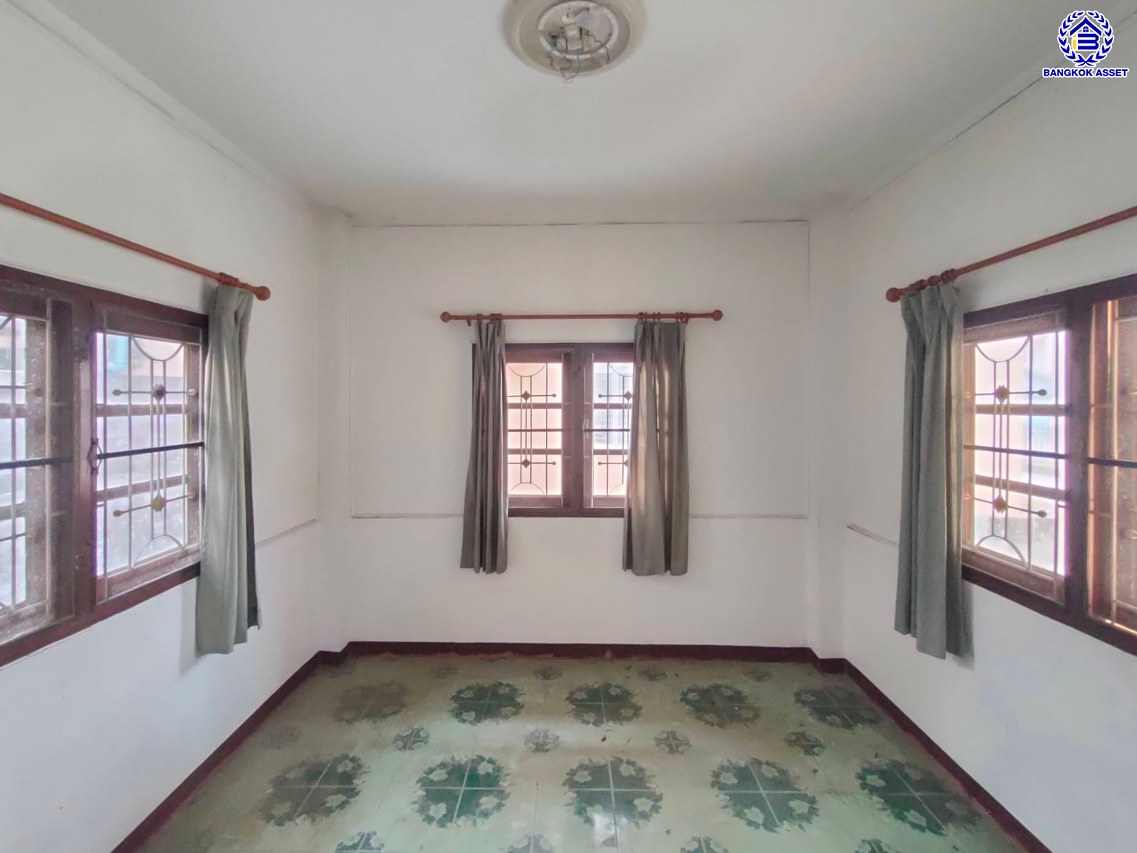 บ้านเดี่ยวมือสองนครปฐม โครงการ กิตติชัย วิลล่า6 บางไผ่-หนองเพรางาม เนื้อที่ 60 ตร.ว. พื้นที่ใช้สอย 180 ตร.ว. ฟังก์ชัน 4 ห้องนอน 2 ห้องน้ำ 1 ที่จอดรถ ทำเลดีเชื่อมต่อ ถนนบางไผ่-หนองเพรางาม, ถนนดาวทอง, ถนนบรมราชชนนี, ถนนพุทธมณฑลสาย4, ถนนศาลาธรรมสพน์ และใกล้มหาวิทยาลัยมหิดล