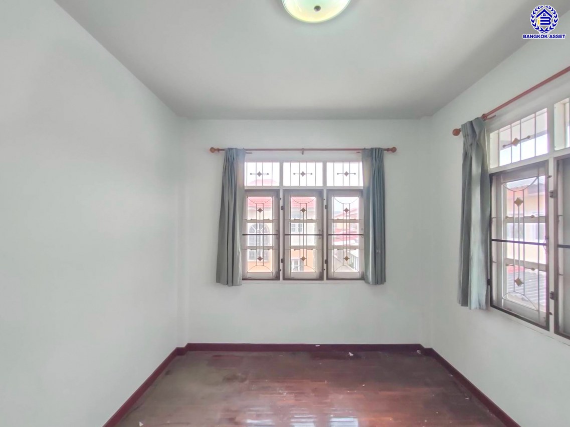 บ้านเดี่ยวมือสองนครปฐม โครงการ กิตติชัย วิลล่า6 บางไผ่-หนองเพรางาม เนื้อที่ 60 ตร.ว. พื้นที่ใช้สอย 180 ตร.ว. ฟังก์ชัน 4 ห้องนอน 2 ห้องน้ำ 1 ที่จอดรถ ทำเลดีเชื่อมต่อ ถนนบางไผ่-หนองเพรางาม, ถนนดาวทอง, ถนนบรมราชชนนี, ถนนพุทธมณฑลสาย4, ถนนศาลาธรรมสพน์ และใกล้มหาวิทยาลัยมหิดล