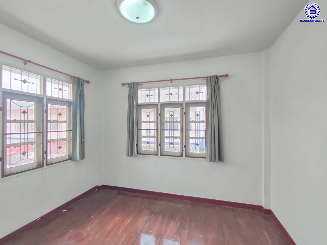 บ้านเดี่ยวมือสองนครปฐม โครงการ กิตติชัย วิลล่า6 บางไผ่-หนองเพรางาม เนื้อที่ 60 ตร.ว. พื้นที่ใช้สอย 180 ตร.ว. ฟังก์ชัน 4 ห้องนอน 2 ห้องน้ำ 1 ที่จอดรถ ทำเลดีเชื่อมต่อ ถนนบางไผ่-หนองเพรางาม, ถนนดาวทอง, ถนนบรมราชชนนี, ถนนพุทธมณฑลสาย4, ถนนศาลาธรรมสพน์ และใกล้มหาวิทยาลัยมหิดล