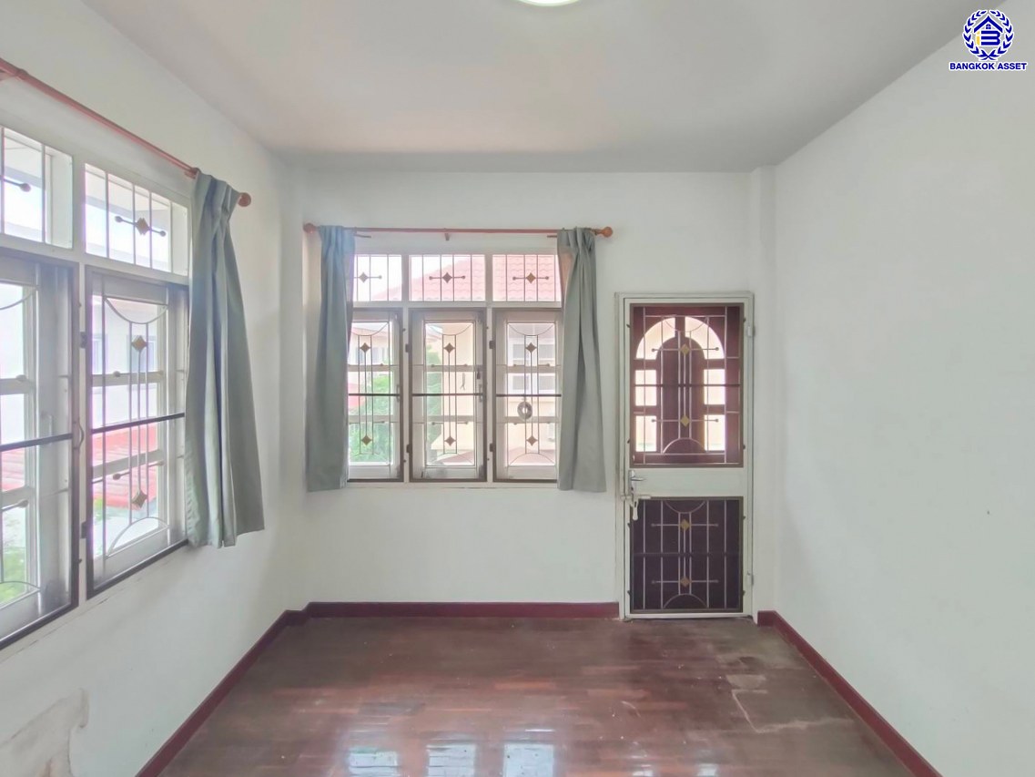 บ้านเดี่ยวมือสองนครปฐม โครงการ กิตติชัย วิลล่า6 บางไผ่-หนองเพรางาม เนื้อที่ 60 ตร.ว. พื้นที่ใช้สอย 180 ตร.ว. ฟังก์ชัน 4 ห้องนอน 2 ห้องน้ำ 1 ที่จอดรถ ทำเลดีเชื่อมต่อ ถนนบางไผ่-หนองเพรางาม, ถนนดาวทอง, ถนนบรมราชชนนี, ถนนพุทธมณฑลสาย4, ถนนศาลาธรรมสพน์ และใกล้มหาวิทยาลัยมหิดล