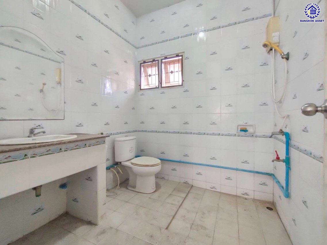 บ้านเดี่ยวมือสองนครปฐม โครงการ กิตติชัย วิลล่า6 บางไผ่-หนองเพรางาม เนื้อที่ 60 ตร.ว. พื้นที่ใช้สอย 180 ตร.ว. ฟังก์ชัน 4 ห้องนอน 2 ห้องน้ำ 1 ที่จอดรถ ทำเลดีเชื่อมต่อ ถนนบางไผ่-หนองเพรางาม, ถนนดาวทอง, ถนนบรมราชชนนี, ถนนพุทธมณฑลสาย4, ถนนศาลาธรรมสพน์ และใกล้มหาวิทยาลัยมหิดล