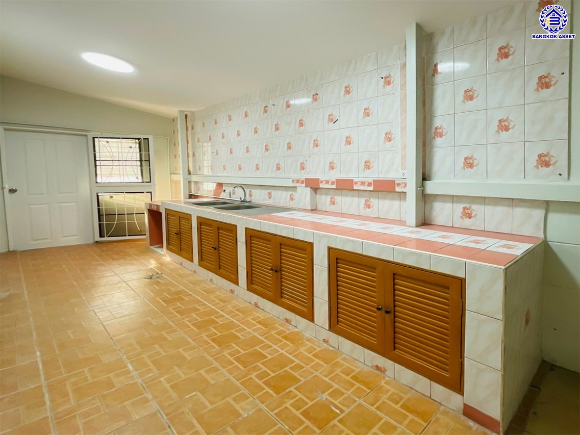 บ้านแฝดมือสองย่านปทุมธานี โครงการ บ้านฟ้าปิยรมย์ ลำลูกกาคลอง6 หลังมุม เนื้อที่ 38 ตร.ว. พื้นที่ใช้สอย 150 ตร.ม. ฟังก์ชัน 3 ห้องนอน 2 ห้องน้ำ ที่จอดรถ 1 คัน แถมฟรี! เครื่องปรับอากาศ บนทำเลแห่งการเดินทาง ใกล้รถไฟฟ้าสายสีเขียว "สถานีคูคต" และใกล้จุดขึ้นมอเตอร์เวย์ "บางปะอิน"