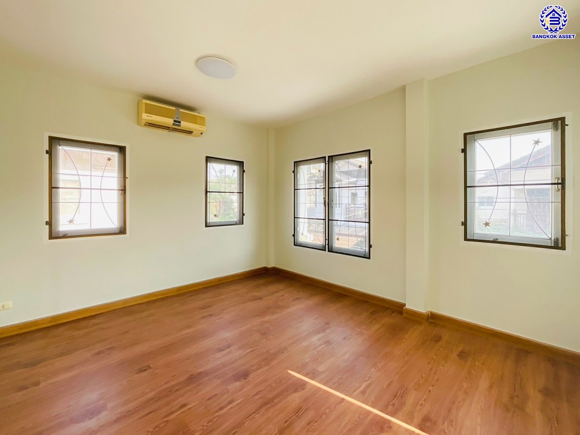 บ้านแฝดมือสองย่านปทุมธานี โครงการ บ้านฟ้าปิยรมย์ ลำลูกกาคลอง6 หลังมุม เนื้อที่ 38 ตร.ว. พื้นที่ใช้สอย 150 ตร.ม. ฟังก์ชัน 3 ห้องนอน 2 ห้องน้ำ ที่จอดรถ 1 คัน แถมฟรี! เครื่องปรับอากาศ บนทำเลแห่งการเดินทาง ใกล้รถไฟฟ้าสายสีเขียว "สถานีคูคต" และใกล้จุดขึ้นมอเตอร์เวย์ "บางปะอิน"