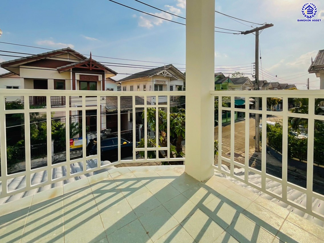 บ้านแฝดมือสองย่านปทุมธานี โครงการ บ้านฟ้าปิยรมย์ ลำลูกกาคลอง6 หลังมุม เนื้อที่ 38 ตร.ว. พื้นที่ใช้สอย 150 ตร.ม. ฟังก์ชัน 3 ห้องนอน 2 ห้องน้ำ ที่จอดรถ 1 คัน แถมฟรี! เครื่องปรับอากาศ บนทำเลแห่งการเดินทาง ใกล้รถไฟฟ้าสายสีเขียว "สถานีคูคต" และใกล้จุดขึ้นมอเตอร์เวย์ "บางปะอิน"