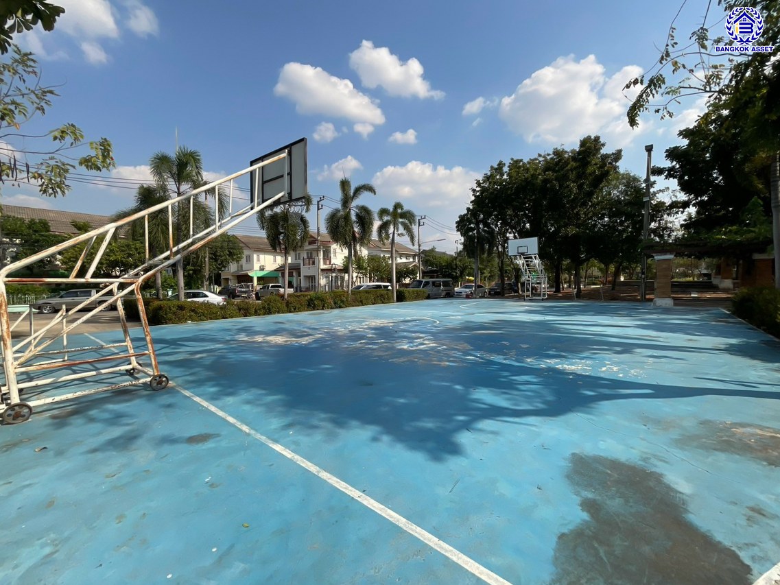 บ้านแฝดมือสองย่านปทุมธานี โครงการ บ้านฟ้าปิยรมย์ ลำลูกกาคลอง6 หลังมุม เนื้อที่ 38 ตร.ว. พื้นที่ใช้สอย 150 ตร.ม. ฟังก์ชัน 3 ห้องนอน 2 ห้องน้ำ ที่จอดรถ 1 คัน แถมฟรี! เครื่องปรับอากาศ บนทำเลแห่งการเดินทาง ใกล้รถไฟฟ้าสายสีเขียว "สถานีคูคต" และใกล้จุดขึ้นมอเตอร์เวย์ "บางปะอิน"