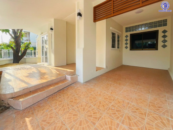 บ้านแฝดมือสองย่านปทุมธานี โครงการ บ้านฟ้าปิยรมย์ ลำลูกกาคลอง6 หลังมุม เนื้อที่ 38 ตร.ว. พื้นที่ใช้สอย 150 ตร.ม. ฟังก์ชัน 3 ห้องนอน 2 ห้องน้ำ ที่จอดรถ 1 คัน แถมฟรี! เครื่องปรับอากาศ บนทำเลแห่งการเดินทาง ใกล้รถไฟฟ้าสายสีเขียว "สถานีคูคต" และใกล้จุดขึ้นมอเตอร์เวย์ "บางปะอิน"