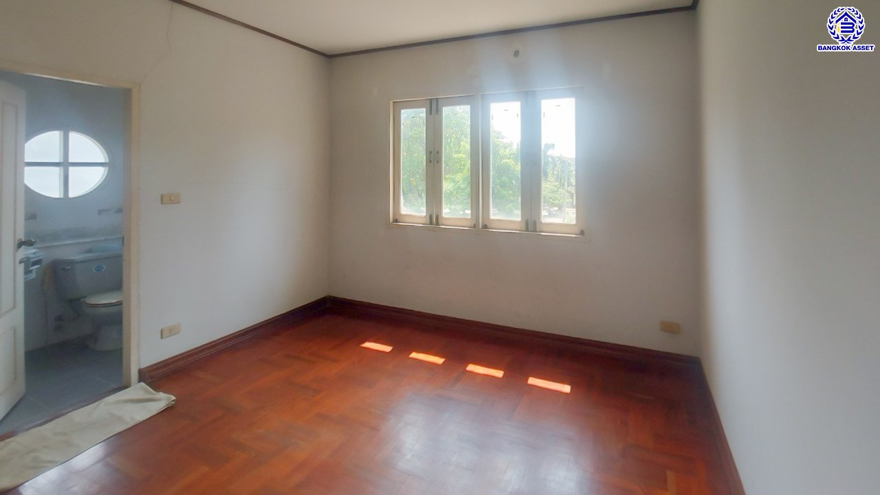 *****บ้านเดี่ยวมือสองนนทบุรี โครงการ ลัดดารมย์ ปิ่นเกล้า หลังริม จากแบรนด์ Q.House บนเนื้อที่ 79.50 ตร.ว. พื้นที่ใช้สอย 200 ตร.ม. ฟังก์ชัน 3 ห้องนอน 3 ห้องน้ำ จอดรถได้ 2 คัน บนทำเลศักยภาพ ติดถนนกาญจนาภิเษก ใกล้ห้างเซ็นทรัล เวสต์เกต, ทางด่วน "กาญจนาภิเษก" และรถไฟฟ้าสายสีม่วง "สถานีตลาดบางใหญ่"