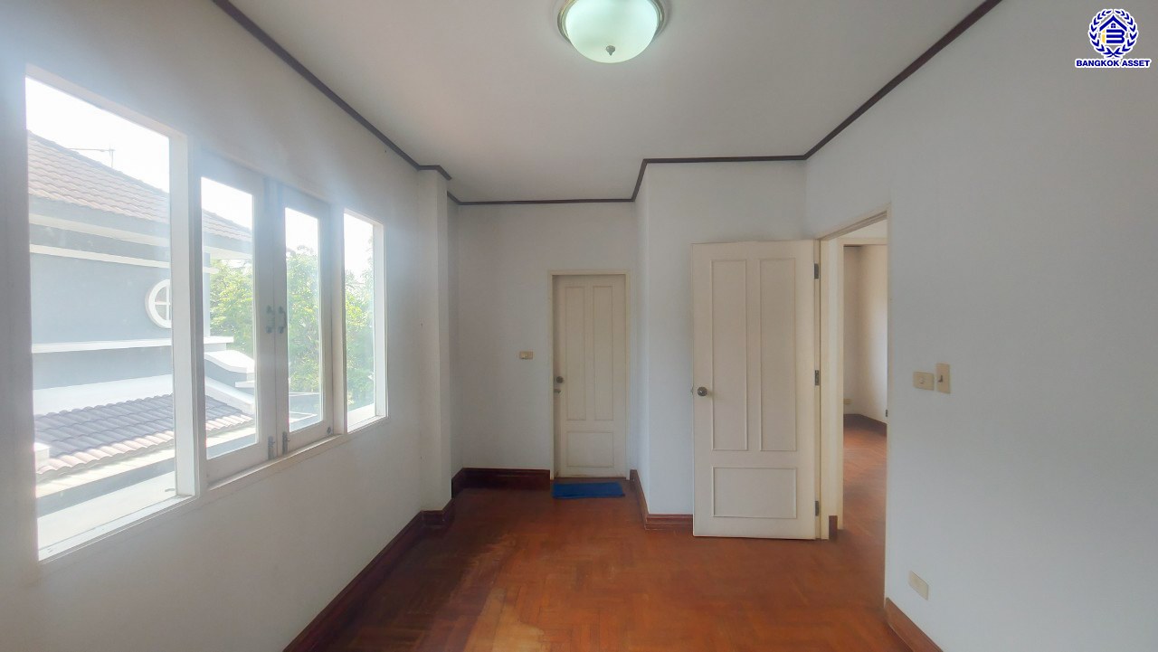 *****บ้านเดี่ยวมือสองนนทบุรี โครงการ ลัดดารมย์ ปิ่นเกล้า หลังริม จากแบรนด์ Q.House บนเนื้อที่ 79.50 ตร.ว. พื้นที่ใช้สอย 200 ตร.ม. ฟังก์ชัน 3 ห้องนอน 3 ห้องน้ำ จอดรถได้ 2 คัน บนทำเลศักยภาพ ติดถนนกาญจนาภิเษก ใกล้ห้างเซ็นทรัล เวสต์เกต, ทางด่วน "กาญจนาภิเษก" และรถไฟฟ้าสายสีม่วง "สถานีตลาดบางใหญ่"