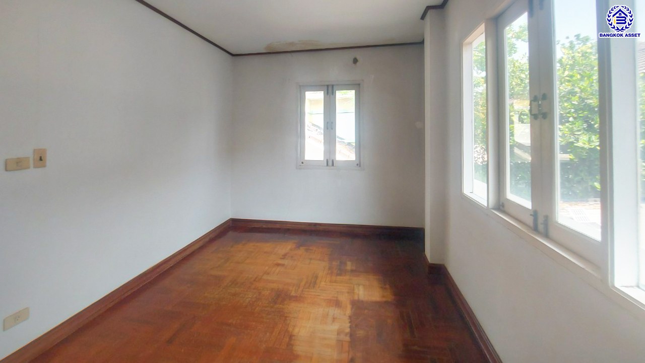 *****บ้านเดี่ยวมือสองนนทบุรี โครงการ ลัดดารมย์ ปิ่นเกล้า หลังริม จากแบรนด์ Q.House บนเนื้อที่ 79.50 ตร.ว. พื้นที่ใช้สอย 200 ตร.ม. ฟังก์ชัน 3 ห้องนอน 3 ห้องน้ำ จอดรถได้ 2 คัน บนทำเลศักยภาพ ติดถนนกาญจนาภิเษก ใกล้ห้างเซ็นทรัล เวสต์เกต, ทางด่วน "กาญจนาภิเษก" และรถไฟฟ้าสายสีม่วง "สถานีตลาดบางใหญ่"