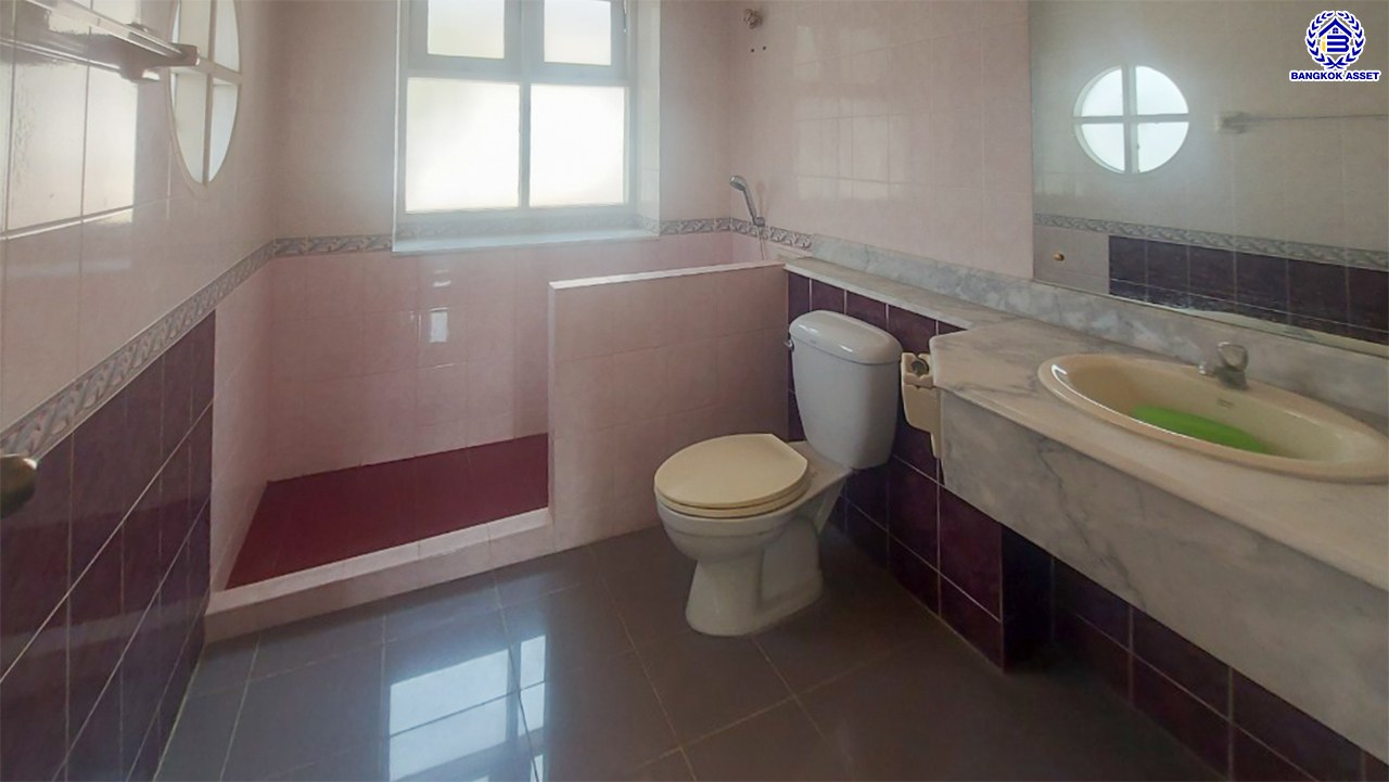 *****บ้านเดี่ยวมือสองนนทบุรี โครงการ ลัดดารมย์ ปิ่นเกล้า หลังริม จากแบรนด์ Q.House บนเนื้อที่ 79.50 ตร.ว. พื้นที่ใช้สอย 200 ตร.ม. ฟังก์ชัน 3 ห้องนอน 3 ห้องน้ำ จอดรถได้ 2 คัน บนทำเลศักยภาพ ติดถนนกาญจนาภิเษก ใกล้ห้างเซ็นทรัล เวสต์เกต, ทางด่วน "กาญจนาภิเษก" และรถไฟฟ้าสายสีม่วง "สถานีตลาดบางใหญ่"