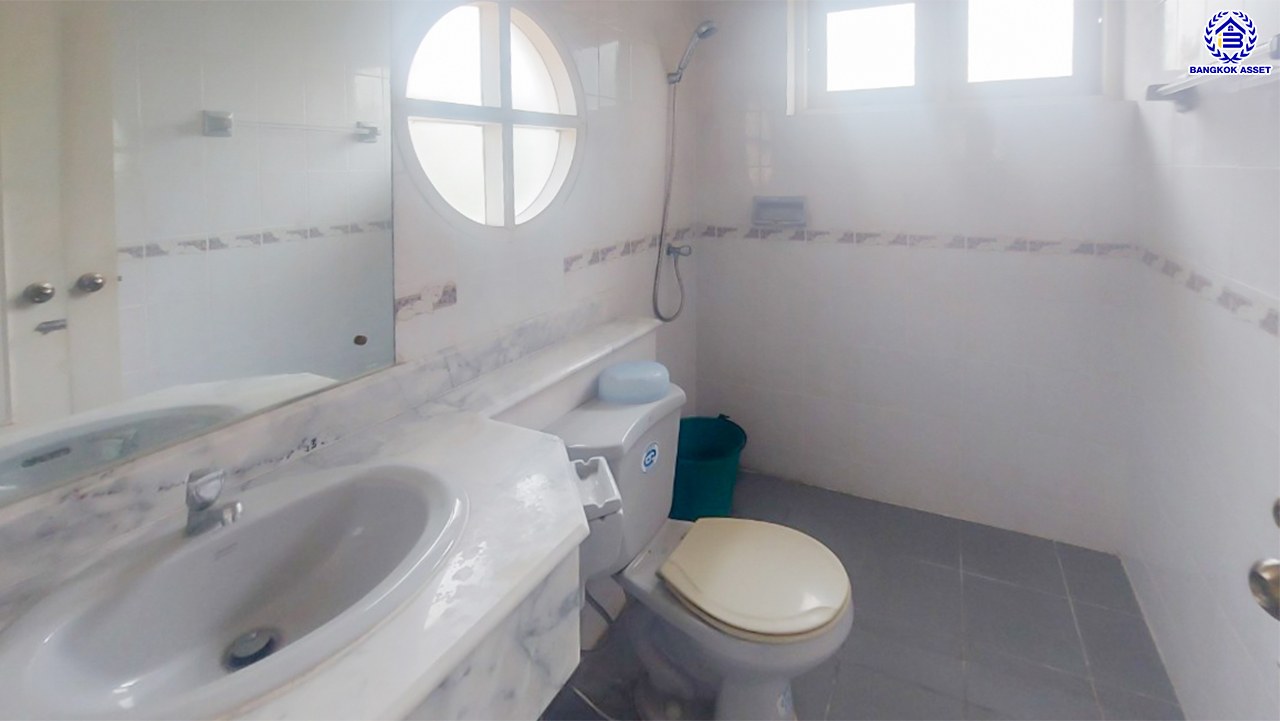 *****บ้านเดี่ยวมือสองนนทบุรี โครงการ ลัดดารมย์ ปิ่นเกล้า หลังริม จากแบรนด์ Q.House บนเนื้อที่ 79.50 ตร.ว. พื้นที่ใช้สอย 200 ตร.ม. ฟังก์ชัน 3 ห้องนอน 3 ห้องน้ำ จอดรถได้ 2 คัน บนทำเลศักยภาพ ติดถนนกาญจนาภิเษก ใกล้ห้างเซ็นทรัล เวสต์เกต, ทางด่วน "กาญจนาภิเษก" และรถไฟฟ้าสายสีม่วง "สถานีตลาดบางใหญ่"