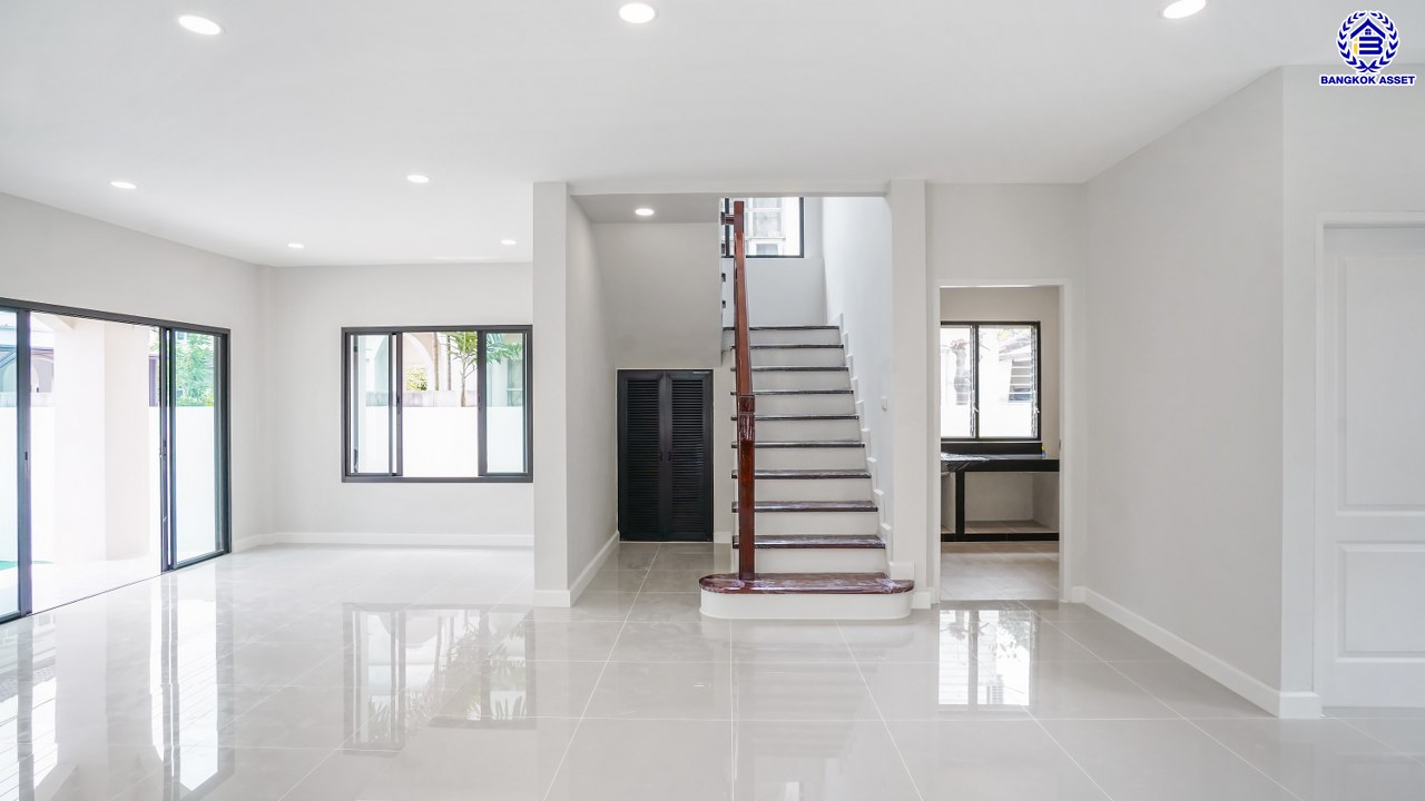 บ้านมือสองตกแต่งใหม่ จาก Land and Houses ชัยพฤกษ์ ทวีวัฒนา เนื้อที่ 51 ตร.ว. พื้นที่ใช้สอย 177.23 ตร.ม. ตอบโจทย์ทุกการอยู่อาศัย ด้วยฟังก์ชัน 3 ห้องนอน 2 ห้องน้ำ 1 ที่จอดรถ บนทำเลศักยภาพ ติดถนนทวีวัฒนา เชื่อมต่อทางคู่ขนานลอยฟ้าบรมราชชนนี ใกล้ ม.มหิดล และเซ็นทรัลศาลายา