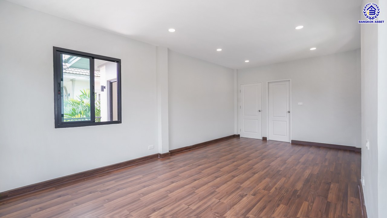 บ้านมือสองตกแต่งใหม่ จาก Land and Houses ชัยพฤกษ์ ทวีวัฒนา เนื้อที่ 51 ตร.ว. พื้นที่ใช้สอย 177.23 ตร.ม. ตอบโจทย์ทุกการอยู่อาศัย ด้วยฟังก์ชัน 3 ห้องนอน 2 ห้องน้ำ 1 ที่จอดรถ บนทำเลศักยภาพ ติดถนนทวีวัฒนา เชื่อมต่อทางคู่ขนานลอยฟ้าบรมราชชนนี ใกล้ ม.มหิดล และเซ็นทรัลศาลายา