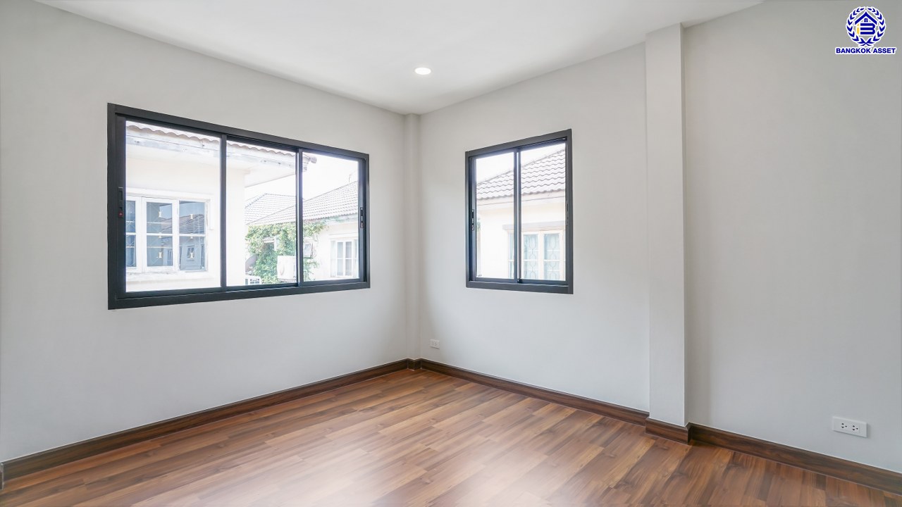 บ้านมือสองตกแต่งใหม่ จาก Land and Houses ชัยพฤกษ์ ทวีวัฒนา เนื้อที่ 51 ตร.ว. พื้นที่ใช้สอย 177.23 ตร.ม. ตอบโจทย์ทุกการอยู่อาศัย ด้วยฟังก์ชัน 3 ห้องนอน 2 ห้องน้ำ 1 ที่จอดรถ บนทำเลศักยภาพ ติดถนนทวีวัฒนา เชื่อมต่อทางคู่ขนานลอยฟ้าบรมราชชนนี ใกล้ ม.มหิดล และเซ็นทรัลศาลายา