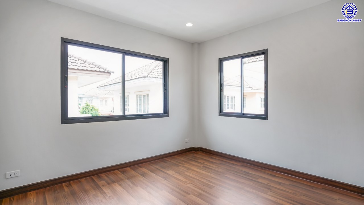 บ้านมือสองตกแต่งใหม่ จาก Land and Houses ชัยพฤกษ์ ทวีวัฒนา เนื้อที่ 51 ตร.ว. พื้นที่ใช้สอย 177.23 ตร.ม. ตอบโจทย์ทุกการอยู่อาศัย ด้วยฟังก์ชัน 3 ห้องนอน 2 ห้องน้ำ 1 ที่จอดรถ บนทำเลศักยภาพ ติดถนนทวีวัฒนา เชื่อมต่อทางคู่ขนานลอยฟ้าบรมราชชนนี ใกล้ ม.มหิดล และเซ็นทรัลศาลายา