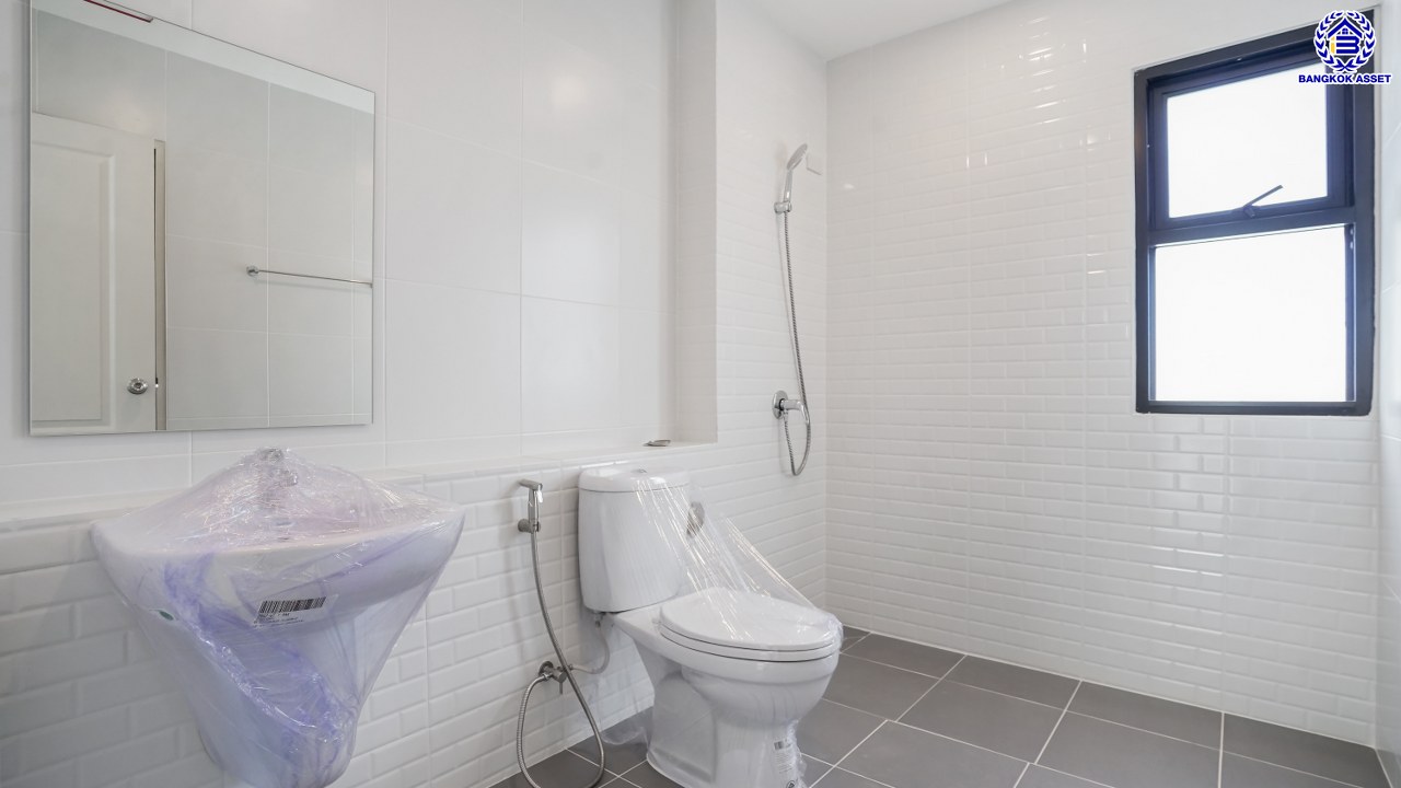 บ้านมือสองตกแต่งใหม่ จาก Land and Houses ชัยพฤกษ์ ทวีวัฒนา เนื้อที่ 51 ตร.ว. พื้นที่ใช้สอย 177.23 ตร.ม. ตอบโจทย์ทุกการอยู่อาศัย ด้วยฟังก์ชัน 3 ห้องนอน 2 ห้องน้ำ 1 ที่จอดรถ บนทำเลศักยภาพ ติดถนนทวีวัฒนา เชื่อมต่อทางคู่ขนานลอยฟ้าบรมราชชนนี ใกล้ ม.มหิดล และเซ็นทรัลศาลายา