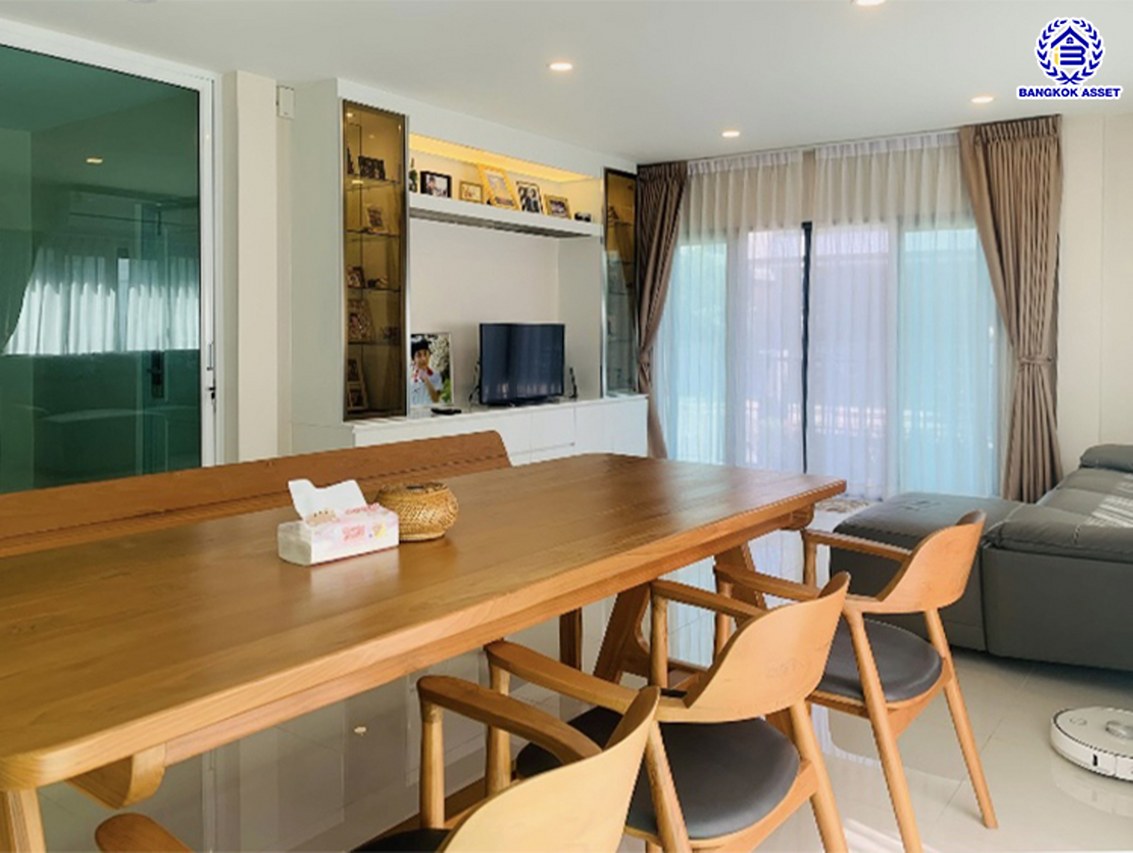 ****บ้านเดี่ยวมือสองนนทบุรี โครงการ เซนโทร ราชพฤกษ์-สวนผัก3 เนื้อที่ 52.60 ตร.ว. พื้นที่ใช้สอย 209 ตร.ม. ฟังก์ชัน 4 ห้องนอน 4 ห้องน้ำ 2 ที่จอดรถ แถมฟรี! เครื่องปรับอากาศ บนทำเลแห่งการเดินทาง เชื่อมต่อ ถนนราชพฤกษ์, ถนนนครอินทร์ ใกล้รถไฟฟ้าสายสีแดง "สถานีบางบำหรุ" และใกล้ทางด่วน "ศรีรัช" จองเลย!