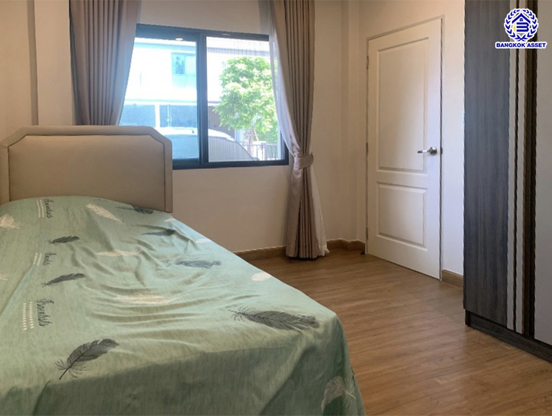 ****บ้านเดี่ยวมือสองนนทบุรี โครงการ เซนโทร ราชพฤกษ์-สวนผัก3 เนื้อที่ 52.60 ตร.ว. พื้นที่ใช้สอย 209 ตร.ม. ฟังก์ชัน 4 ห้องนอน 4 ห้องน้ำ 2 ที่จอดรถ แถมฟรี! เครื่องปรับอากาศ บนทำเลแห่งการเดินทาง เชื่อมต่อ ถนนราชพฤกษ์, ถนนนครอินทร์ ใกล้รถไฟฟ้าสายสีแดง "สถานีบางบำหรุ" และใกล้ทางด่วน "ศรีรัช" จองเลย!