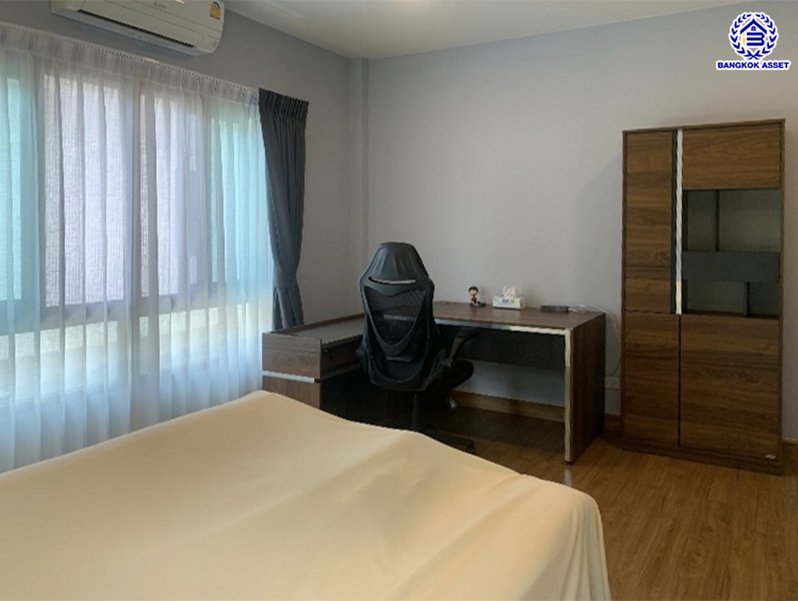 ****บ้านเดี่ยวมือสองนนทบุรี โครงการ เซนโทร ราชพฤกษ์-สวนผัก3 เนื้อที่ 52.60 ตร.ว. พื้นที่ใช้สอย 209 ตร.ม. ฟังก์ชัน 4 ห้องนอน 4 ห้องน้ำ 2 ที่จอดรถ แถมฟรี! เครื่องปรับอากาศ บนทำเลแห่งการเดินทาง เชื่อมต่อ ถนนราชพฤกษ์, ถนนนครอินทร์ ใกล้รถไฟฟ้าสายสีแดง "สถานีบางบำหรุ" และใกล้ทางด่วน "ศรีรัช" จองเลย!