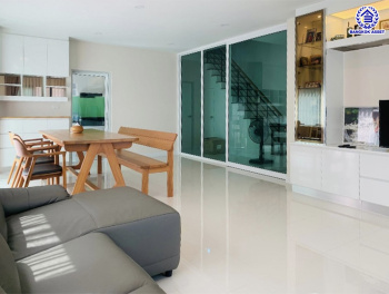 ****บ้านเดี่ยวมือสองนนทบุรี โครงการ เซนโทร ราชพฤกษ์-สวนผัก3 เนื้อที่ 52.60 ตร.ว. พื้นที่ใช้สอย 209 ตร.ม. ฟังก์ชัน 4 ห้องนอน 4 ห้องน้ำ 2 ที่จอดรถ แถมฟรี! เครื่องปรับอากาศ บนทำเลแห่งการเดินทาง เชื่อมต่อ ถนนราชพฤกษ์, ถนนนครอินทร์ ใกล้รถไฟฟ้าสายสีแดง "สถานีบางบำหรุ" และใกล้ทางด่วน "ศรีรัช" จองเลย!