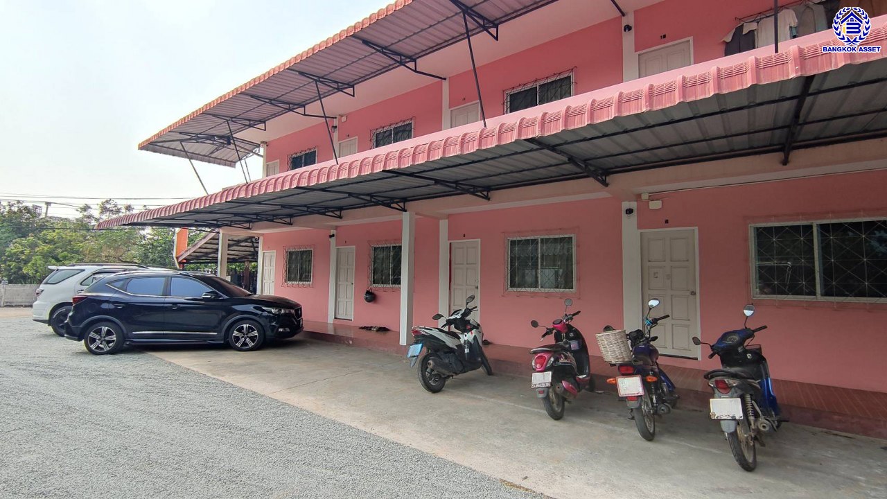 อพาร์ทเมนต์มือสอง หนองปรือ เนื้อที่ 141 ตร.ว. พื้นที่ใช้สอย 765.71 ตร.ม. ฟังก์ชัน 18 ห้องนอน 18 ห้องน้ำ เหมาะสำหรับเปิดกิจการห้องเช่า บนทำเลเดินทางสะดวก เชื่อมต่อถนนเลียบทางรถไฟ, ถนนทุ่งกลม-ตาลหมัน และใกล้จุดขึ้นมอเตอร์เวย์ "พัทยา-มาบตาพุด"