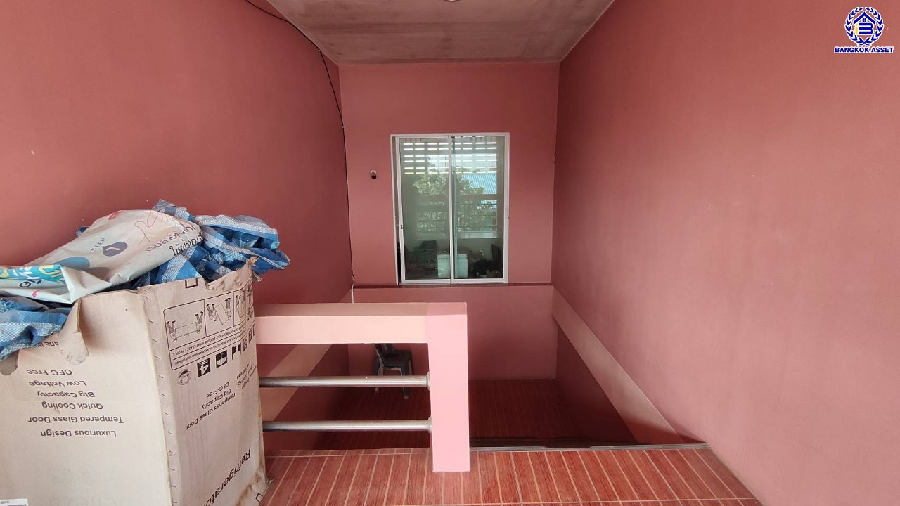 อพาร์ทเมนต์มือสอง หนองปรือ เนื้อที่ 141 ตร.ว. พื้นที่ใช้สอย 765.71 ตร.ม. ฟังก์ชัน 18 ห้องนอน 18 ห้องน้ำ เหมาะสำหรับเปิดกิจการห้องเช่า บนทำเลเดินทางสะดวก เชื่อมต่อถนนเลียบทางรถไฟ, ถนนทุ่งกลม-ตาลหมัน และใกล้จุดขึ้นมอเตอร์เวย์ "พัทยา-มาบตาพุด"