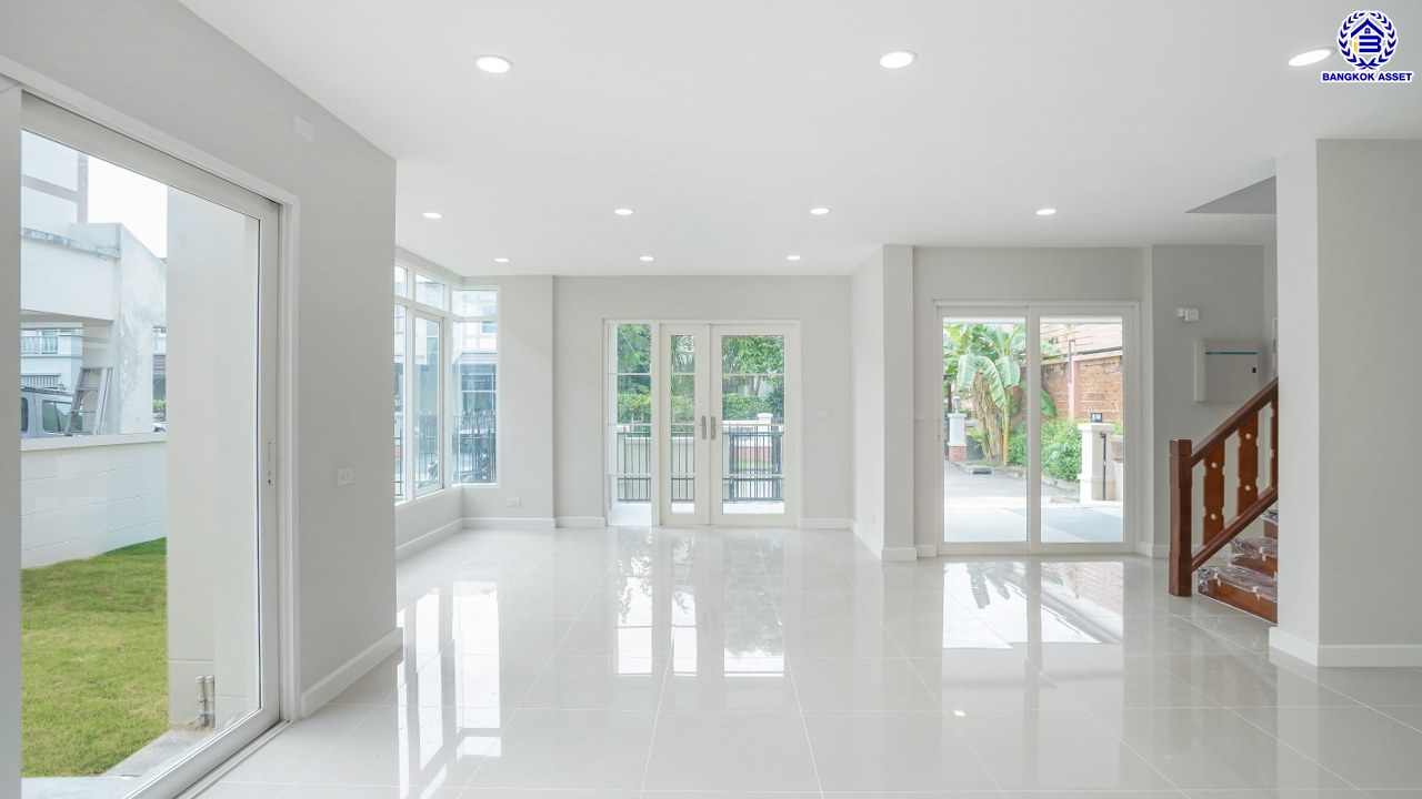 บ้านมือสองตกแต่งใหม่ โครงการ วรารมย์ พหลโยธิน-สายไหม คุณภาพจาก Q.House เนื้อที่กว้าง 63.2 ตร.ว. พื้นที่ใช้สอย 189.51 ตร.ม. ฟังก์ชัน 3 ห้องนอน 3 ห้องน้ำ 2 ที่จอดรถ พื้นที่รอบบ้านกว้าง บนทำเลดี เดินทางสะดวก เชื่อมต่อถนนลำลูกกา, ถนนพหลโยธิน ถนนวิภาวดี-รังสิต, ถนนหทัยราษฏร์ ใกล้รถไฟฟ้าสายสีเขียว "สถานีคูคต" จุดขึ้นทางด่วน "ฉลองรัช" และสนามบินดอนเมือง