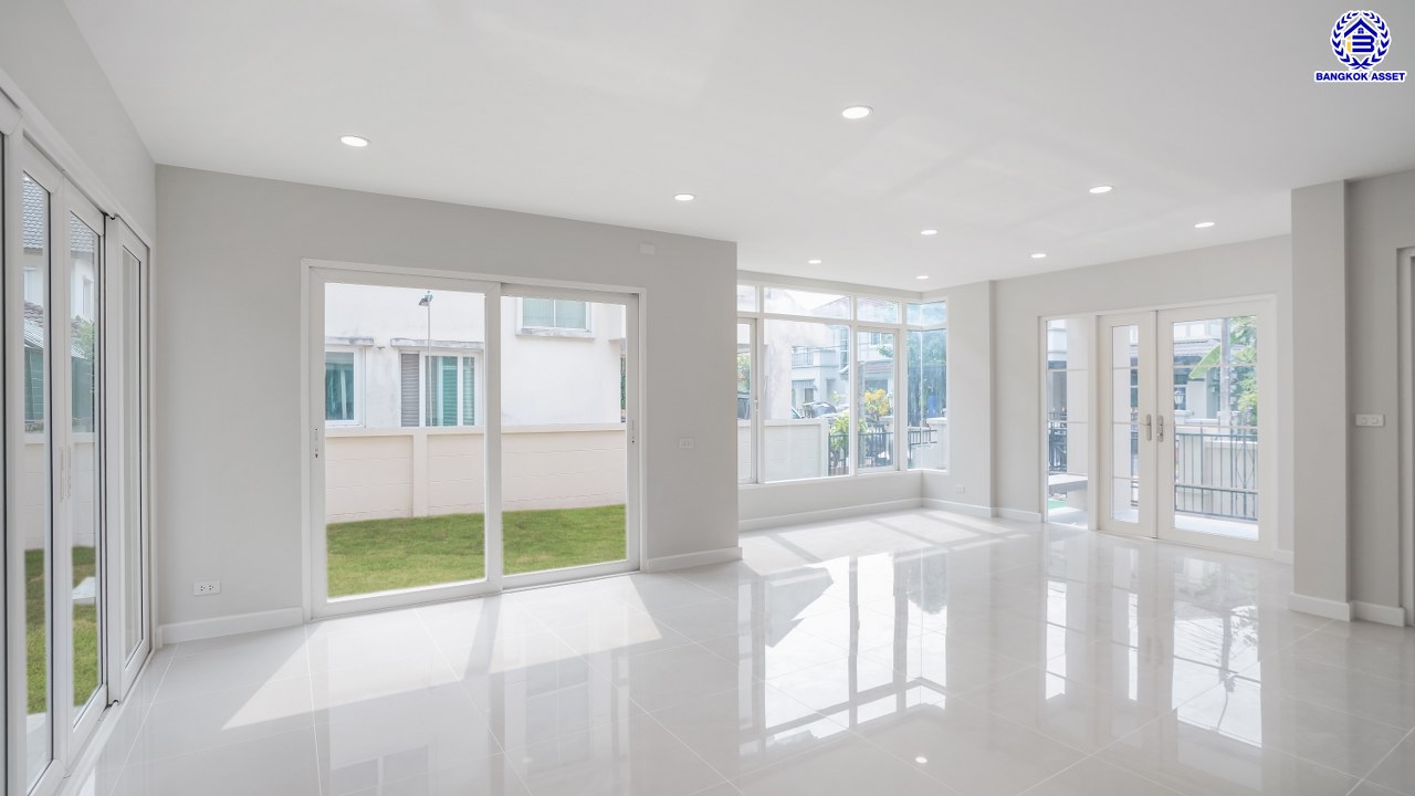 บ้านมือสองตกแต่งใหม่ โครงการ วรารมย์ พหลโยธิน-สายไหม คุณภาพจาก Q.House เนื้อที่กว้าง 63.2 ตร.ว. พื้นที่ใช้สอย 189.51 ตร.ม. ฟังก์ชัน 3 ห้องนอน 3 ห้องน้ำ 2 ที่จอดรถ พื้นที่รอบบ้านกว้าง บนทำเลดี เดินทางสะดวก เชื่อมต่อถนนลำลูกกา, ถนนพหลโยธิน ถนนวิภาวดี-รังสิต, ถนนหทัยราษฏร์ ใกล้รถไฟฟ้าสายสีเขียว "สถานีคูคต" จุดขึ้นทางด่วน "ฉลองรัช" และสนามบินดอนเมือง