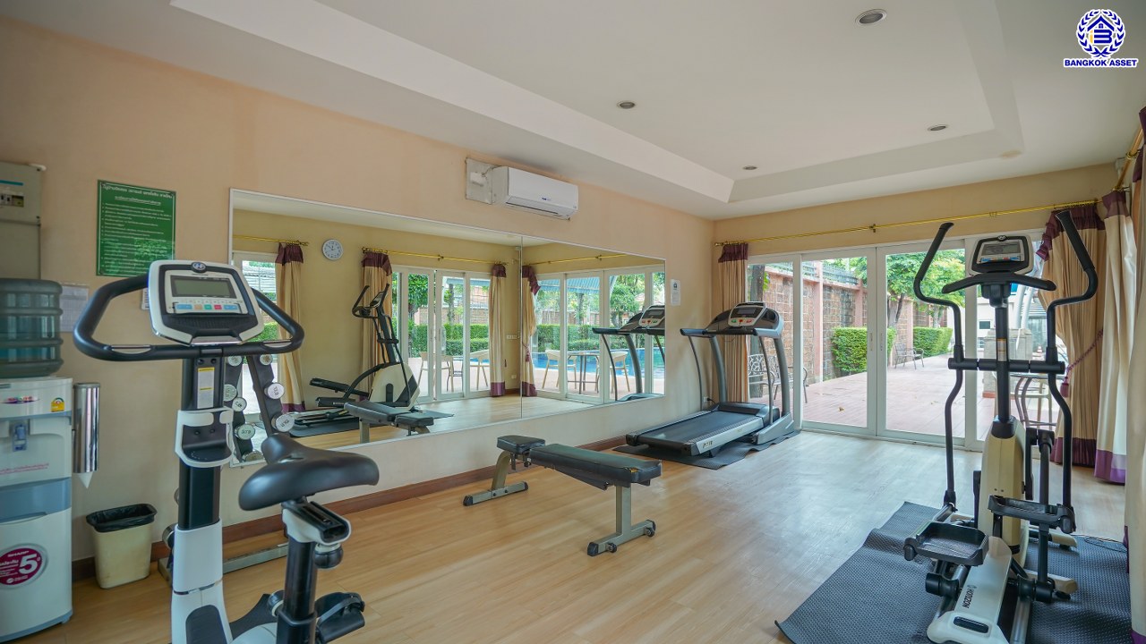 บ้านมือสองตกแต่งใหม่ โครงการ วรารมย์ พหลโยธิน-สายไหม คุณภาพจาก Q.House เนื้อที่กว้าง 63.2 ตร.ว. พื้นที่ใช้สอย 189.51 ตร.ม. ฟังก์ชัน 3 ห้องนอน 3 ห้องน้ำ 2 ที่จอดรถ พื้นที่รอบบ้านกว้าง บนทำเลดี เดินทางสะดวก เชื่อมต่อถนนลำลูกกา, ถนนพหลโยธิน ถนนวิภาวดี-รังสิต, ถนนหทัยราษฏร์ ใกล้รถไฟฟ้าสายสีเขียว "สถานีคูคต" จุดขึ้นทางด่วน "ฉลองรัช" และสนามบินดอนเมือง