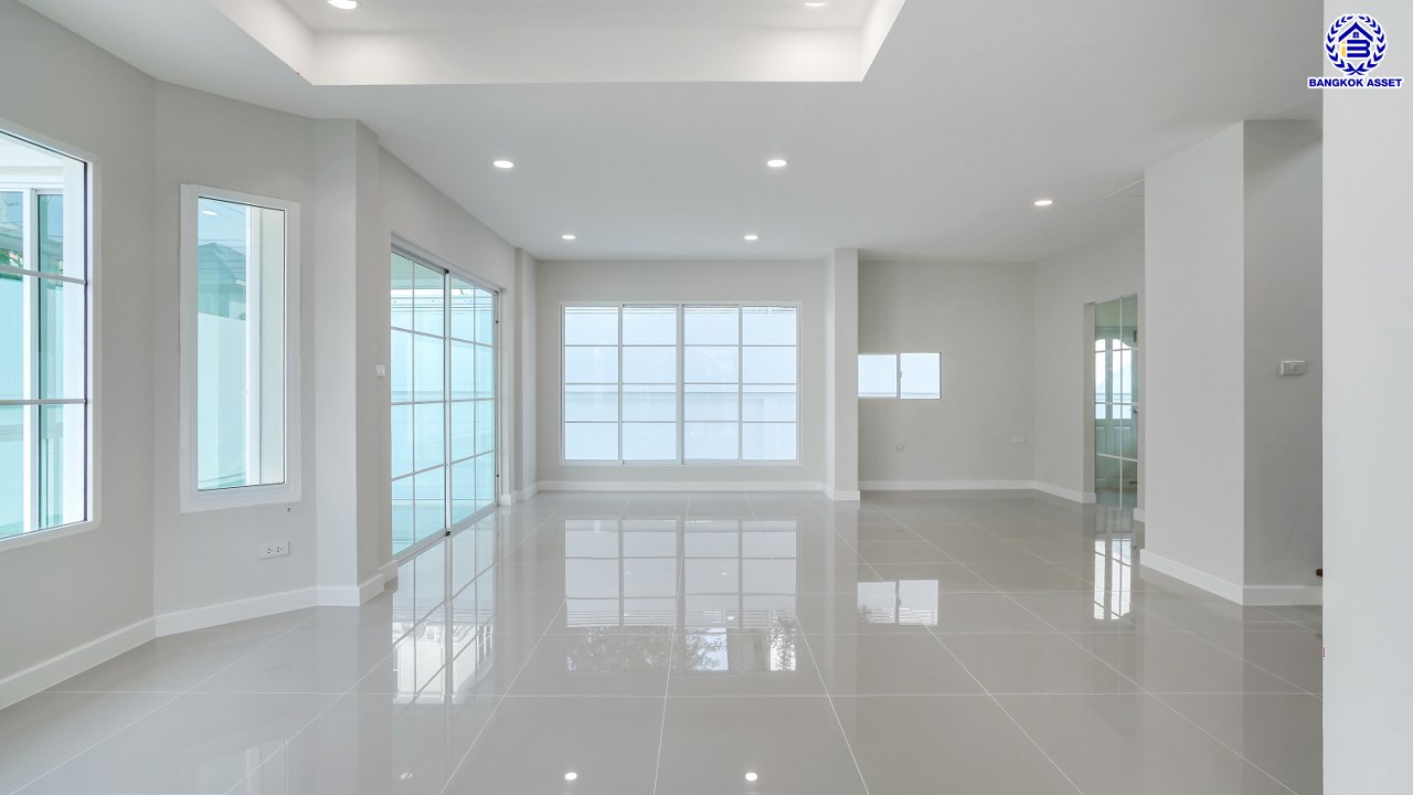 บ้านมือสองตกแต่งใหม่ โครงการ ชัยพฤกษ์ บางบัวทอง เนื้อที่ 85.6 ตร.ว. พื้นที่ใช้สอย 249.47 ตร.ม. ฟังก์ชัน 4 ห้องนอน 4 ห้องน้ำ 1 ห้องอเนกประสงค์ จอดรถได้ 2 คัน พร้อม Facilities โครงการครบครัน ทำเลติดถนนบางกรวย-ไทรน้อย เชื่อมต่อถนนกาญจนาภิเษก ใกล้เซ็นทรัลเวสต์เกต และรถไฟฟ้าสายสีม่วง "สถานีบางพลู"