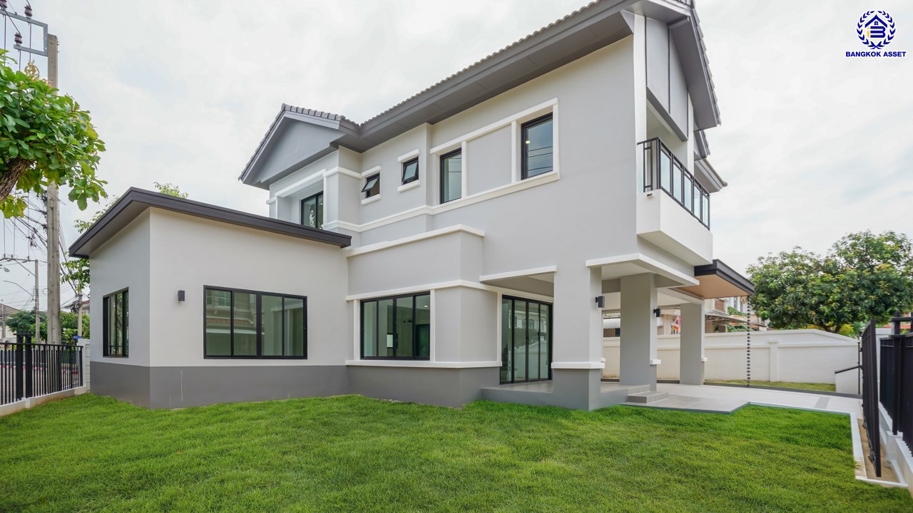 บ้านมือสองตกแต่งใหม่ โครงการ ชัยพฤกษ์ บางบัวทอง เนื้อที่ 84.2 ตร.ว. พื้นที่ใช้สอย 213.93 ตร.ม. ฟังก์ชัน 3 ห้องนอน 3 ห้องน้ำ จอดรถได้ 2 คัน พร้อม Facilities โครงการครบครัน ทำเลติดถนนบางกรวย-ไทรน้อย เชื่อมต่อถนนกาญจนาภิเษก ใกล้เซ็นทรัลเวสต์เกต และรถไฟฟ้าสายสีม่วง "สถานีบางพลู"