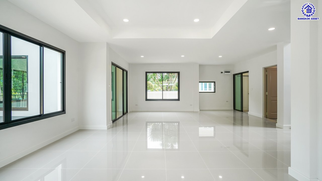 บ้านมือสองตกแต่งใหม่ โครงการ ชัยพฤกษ์ บางบัวทอง เนื้อที่ 84.2 ตร.ว. พื้นที่ใช้สอย 213.93 ตร.ม. ฟังก์ชัน 3 ห้องนอน 3 ห้องน้ำ จอดรถได้ 2 คัน พร้อม Facilities โครงการครบครัน ทำเลติดถนนบางกรวย-ไทรน้อย เชื่อมต่อถนนกาญจนาภิเษก ใกล้เซ็นทรัลเวสต์เกต และรถไฟฟ้าสายสีม่วง "สถานีบางพลู"