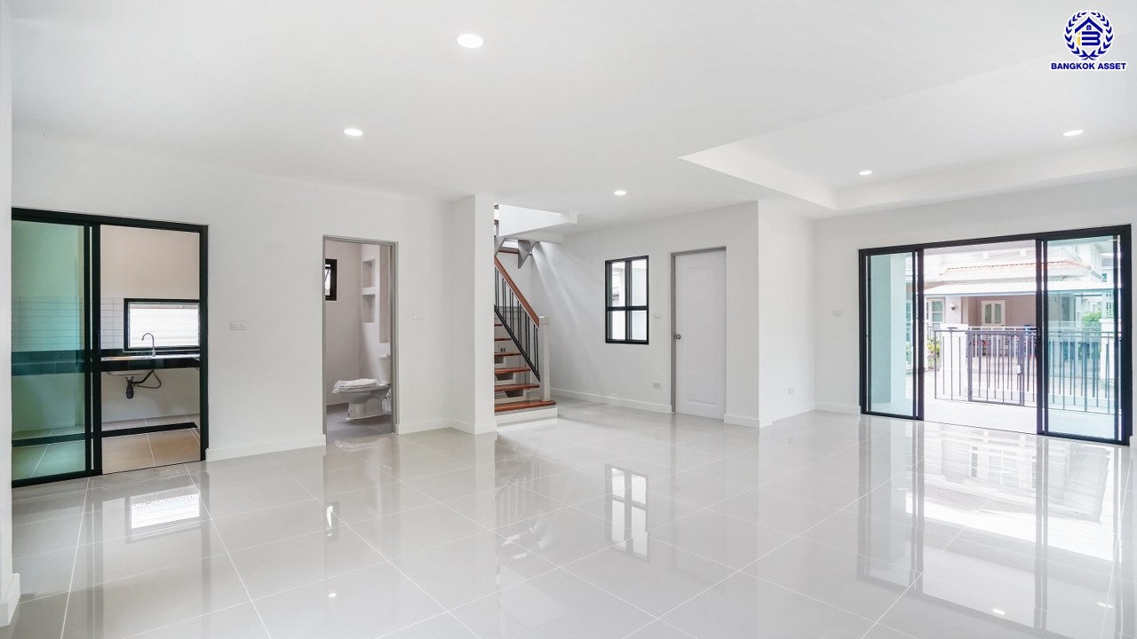 บ้านมือสองตกแต่งใหม่ โครงการ ชัยพฤกษ์ บางบัวทอง เนื้อที่ 84.2 ตร.ว. พื้นที่ใช้สอย 213.93 ตร.ม. ฟังก์ชัน 3 ห้องนอน 3 ห้องน้ำ จอดรถได้ 2 คัน พร้อม Facilities โครงการครบครัน ทำเลติดถนนบางกรวย-ไทรน้อย เชื่อมต่อถนนกาญจนาภิเษก ใกล้เซ็นทรัลเวสต์เกต และรถไฟฟ้าสายสีม่วง "สถานีบางพลู"