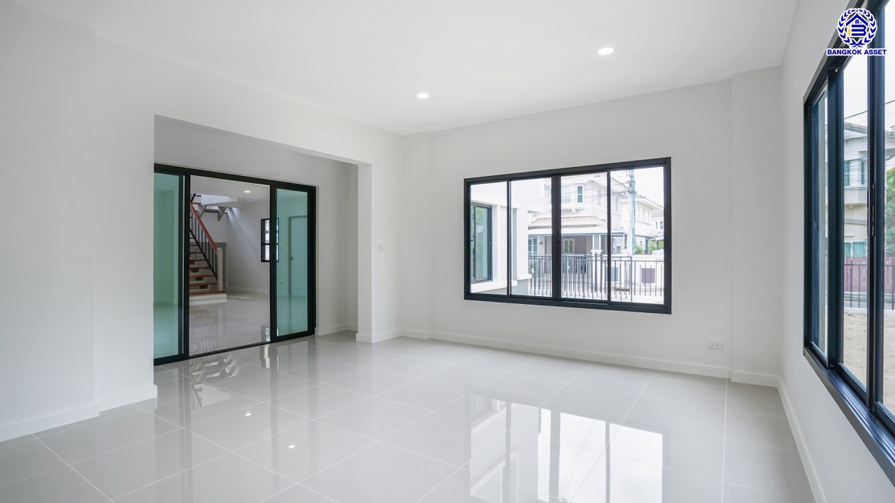 บ้านมือสองตกแต่งใหม่ โครงการ ชัยพฤกษ์ บางบัวทอง เนื้อที่ 84.2 ตร.ว. พื้นที่ใช้สอย 213.93 ตร.ม. ฟังก์ชัน 3 ห้องนอน 3 ห้องน้ำ จอดรถได้ 2 คัน พร้อม Facilities โครงการครบครัน ทำเลติดถนนบางกรวย-ไทรน้อย เชื่อมต่อถนนกาญจนาภิเษก ใกล้เซ็นทรัลเวสต์เกต และรถไฟฟ้าสายสีม่วง "สถานีบางพลู"