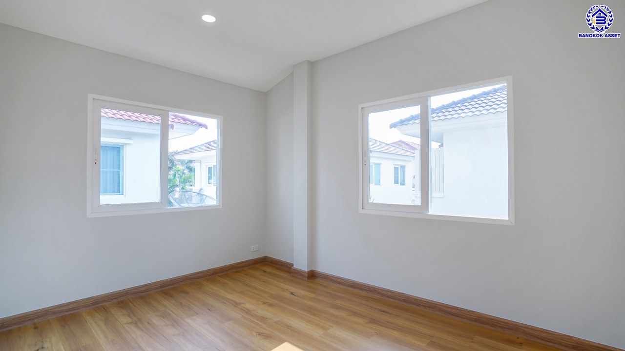 บ้านมือสองตกแต่งใหม่ โครงการ คาซ่าวิลล์ สุขาภิบาล5 เนื้อที่ 52.50 ตร.ว. พื้นที่ใช้สอย 181.47 ตร.ม.  ฟังก์ชัน 3 ห้องนอน 3 ห้องน้ำ 2 ที่จอดรถ บนทำเลเดินทางสะดวก เชื่อมต่อถนนเพิ่มสิน ถนนสุขาภิบาล5 ถนนหทัยราษร์ และจุดขึ้นทางด่วน "รามอินทรา-อาจาณรงค์"