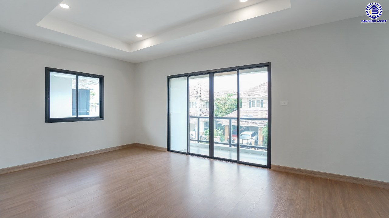 บ้านมือสองตกแต่งใหม่ โครงการ เพอร์เฟคเพลส รามคำแหง จากแบรนด์ พร็อพเพอร์ตี้ เพอร์เฟค บนเนื้อที่ 54 ตร.ว. พื้นที่ใช้สอยกว้างถึง 254.65 ตร.ม. ฟังก์ชันการใช้งาน 4 ห้องนอน 2 ห้องน้ำ จอดรถได้ 2 คัน บนที่สุดแห่งทำเลโซนเมือง เชื่อมต่อถนนรามคำแหง, ถนนสุวินทวงศ์, ถนนศรีนครินทร์-ร่มเกล้า ใกล้สนามบินสุวรรณภูมิ, จุดขึ้นทางด่วนกาญจนาภิเษก วงแหวน (ฝั่งตะวันออก) และทางด่วนกรุงเทพ – ชลบุรี สายใหม่ (มอเตอร์เวย์)