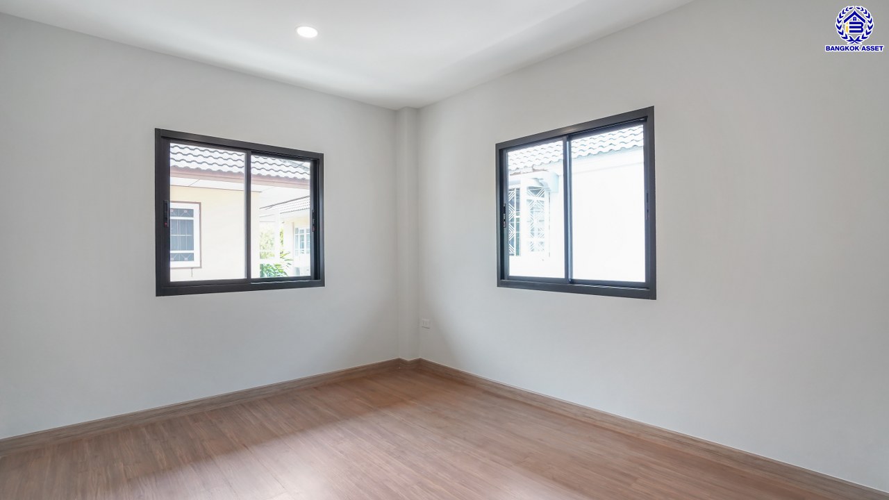 บ้านมือสองตกแต่งใหม่ โครงการ เพอร์เฟคเพลส รามคำแหง จากแบรนด์ พร็อพเพอร์ตี้ เพอร์เฟค บนเนื้อที่ 54 ตร.ว. พื้นที่ใช้สอยกว้างถึง 254.65 ตร.ม. ฟังก์ชันการใช้งาน 4 ห้องนอน 2 ห้องน้ำ จอดรถได้ 2 คัน บนที่สุดแห่งทำเลโซนเมือง เชื่อมต่อถนนรามคำแหง, ถนนสุวินทวงศ์, ถนนศรีนครินทร์-ร่มเกล้า ใกล้สนามบินสุวรรณภูมิ, จุดขึ้นทางด่วนกาญจนาภิเษก วงแหวน (ฝั่งตะวันออก) และทางด่วนกรุงเทพ – ชลบุรี สายใหม่ (มอเตอร์เวย์)