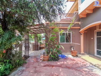 บ้านแฝดมือสองนนทบุรี โครงการ ชวนชื่น ปิ่นเกล้า-วงแหวน เนื้อที่กว้าง 38.50 ตร.ว. พื้นที่ใช้สอย 111 ตร.ม. ฟังก์ชัน 4 ห้องนอน 2 ห้องน้ำ 1 ที่จอดรถ บ้านสภาพดี บนทำเลแห่งการเดินทาง เชื่อมต่อถนนกาญจนาภิเษก, ถนนนครอินทร์, ถนนรัตนาธิเบศร์ ใกล้รถไฟฟ้าสายสีม่วง "สถานีตลาดบางใหญ่" จองเลย!