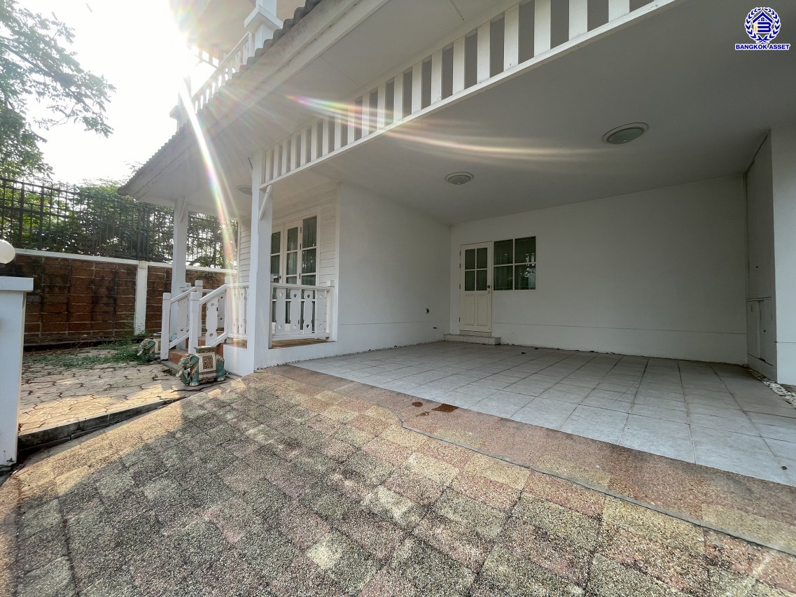 *****บ้านเดี่ยวมือสอง โครงการ วรารมย์ เพชรเกษม81 หลังมุม แบรนด์ Q.House บนเนื้อที่กว้างถึง 63.40 ตร.ว. พื้นที่ใช้สอย 160 ตร.ม. ฟังก์ชัน 3 ห้องนอน 3 ห้องน้ำ จอดรถได้ 2 คัน บนทำเลใกล้ The Mall บางแค และเชื่อมต่อ ถนนกาญจนาฯ ถนนบางบอน และถนนพุทธมณฑลสาย4