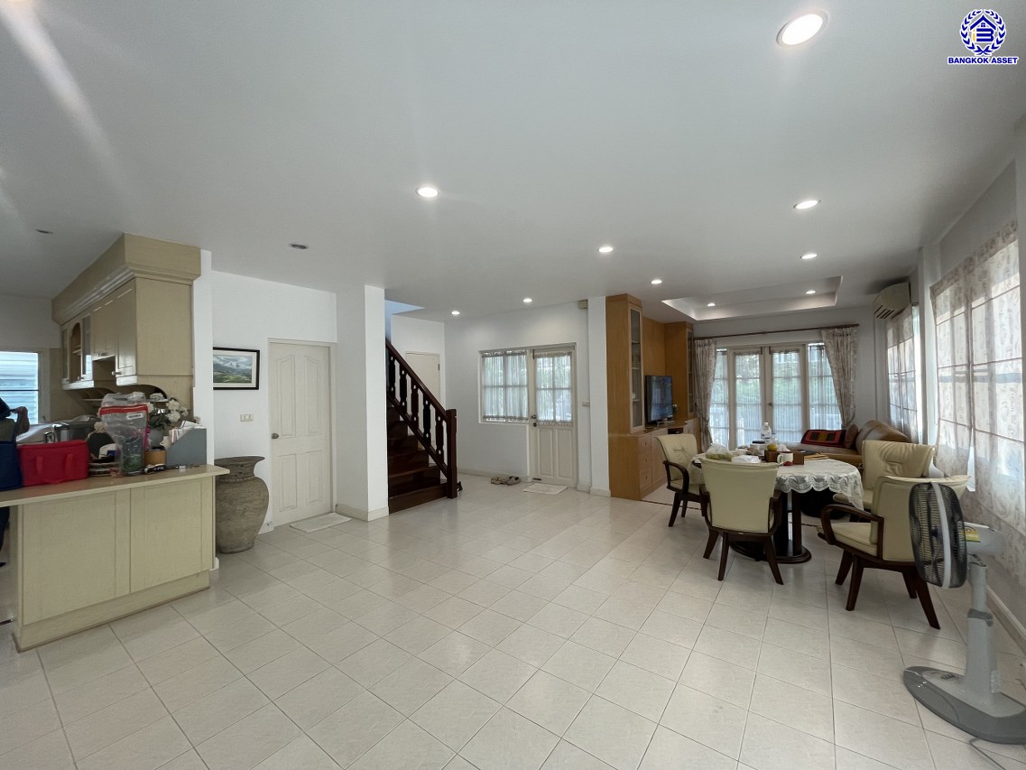 *****บ้านเดี่ยวมือสอง โครงการ วรารมย์ เพชรเกษม81 หลังมุม แบรนด์ Q.House บนเนื้อที่กว้างถึง 63.40 ตร.ว. พื้นที่ใช้สอย 160 ตร.ม. ฟังก์ชัน 3 ห้องนอน 3 ห้องน้ำ จอดรถได้ 2 คัน บนทำเลใกล้ The Mall บางแค และเชื่อมต่อ ถนนกาญจนาฯ ถนนบางบอน และถนนพุทธมณฑลสาย4