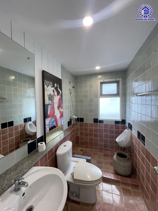 *****บ้านเดี่ยวมือสอง โครงการ วรารมย์ เพชรเกษม81 หลังมุม แบรนด์ Q.House บนเนื้อที่กว้างถึง 63.40 ตร.ว. พื้นที่ใช้สอย 160 ตร.ม. ฟังก์ชัน 3 ห้องนอน 3 ห้องน้ำ จอดรถได้ 2 คัน บนทำเลใกล้ The Mall บางแค และเชื่อมต่อ ถนนกาญจนาฯ ถนนบางบอน และถนนพุทธมณฑลสาย4