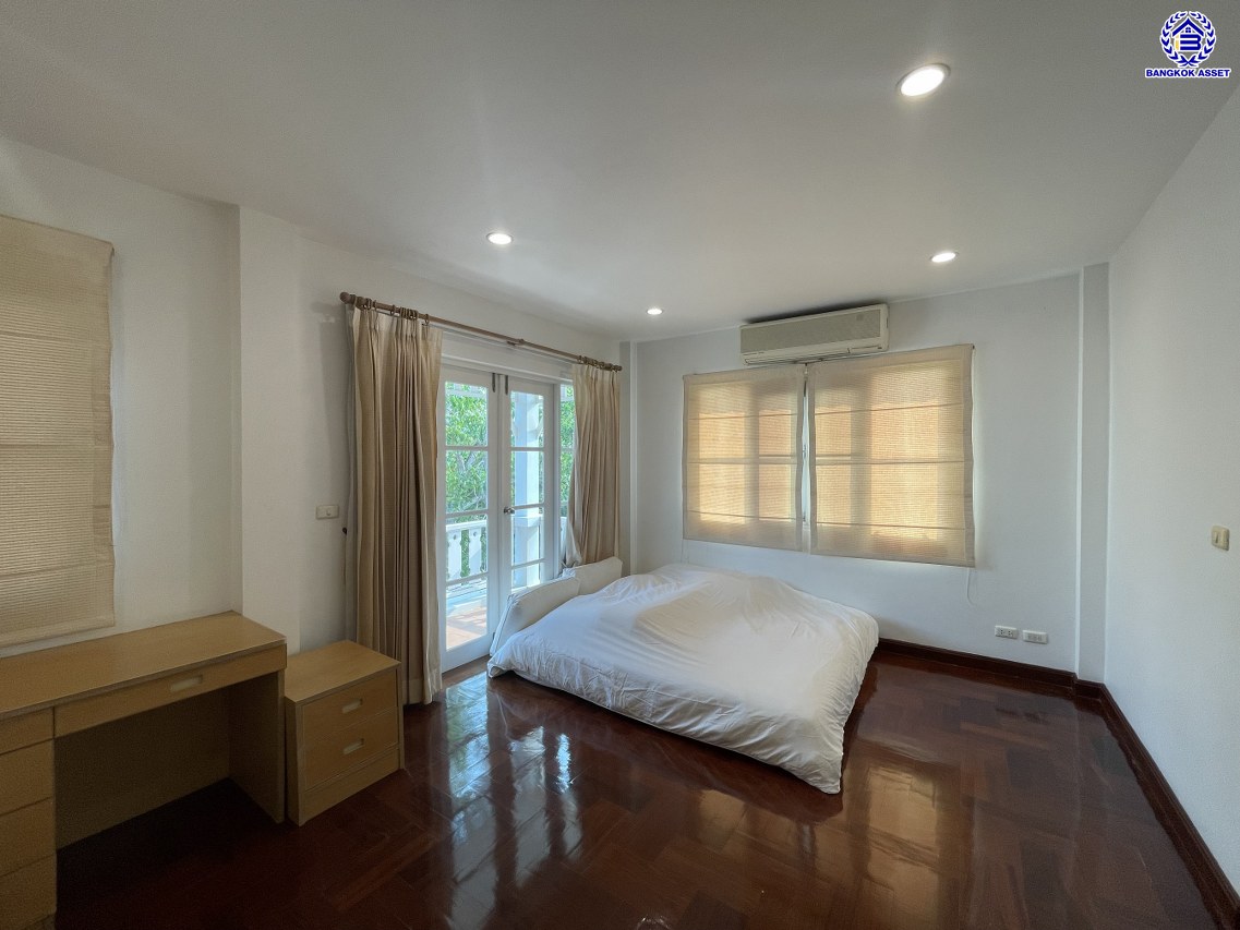 *****บ้านเดี่ยวมือสอง โครงการ วรารมย์ เพชรเกษม81 หลังมุม แบรนด์ Q.House บนเนื้อที่กว้างถึง 63.40 ตร.ว. พื้นที่ใช้สอย 160 ตร.ม. ฟังก์ชัน 3 ห้องนอน 3 ห้องน้ำ จอดรถได้ 2 คัน บนทำเลใกล้ The Mall บางแค และเชื่อมต่อ ถนนกาญจนาฯ ถนนบางบอน และถนนพุทธมณฑลสาย4