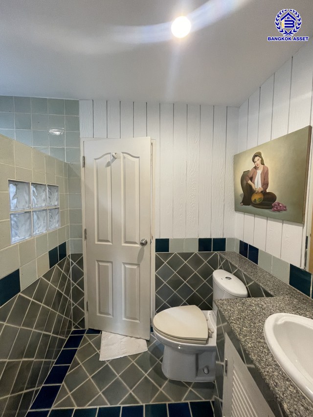 *****บ้านเดี่ยวมือสอง โครงการ วรารมย์ เพชรเกษม81 หลังมุม แบรนด์ Q.House บนเนื้อที่กว้างถึง 63.40 ตร.ว. พื้นที่ใช้สอย 160 ตร.ม. ฟังก์ชัน 3 ห้องนอน 3 ห้องน้ำ จอดรถได้ 2 คัน บนทำเลใกล้ The Mall บางแค และเชื่อมต่อ ถนนกาญจนาฯ ถนนบางบอน และถนนพุทธมณฑลสาย4