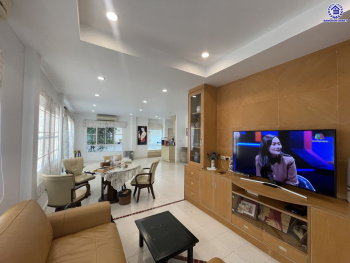 *****บ้านเดี่ยวมือสอง โครงการ วรารมย์ เพชรเกษม81 หลังมุม แบรนด์ Q.House บนเนื้อที่กว้างถึง 63.40 ตร.ว. พื้นที่ใช้สอย 160 ตร.ม. ฟังก์ชัน 3 ห้องนอน 3 ห้องน้ำ จอดรถได้ 2 คัน บนทำเลใกล้ The Mall บางแค และเชื่อมต่อ ถนนกาญจนาฯ ถนนบางบอน และถนนพุทธมณฑลสาย4