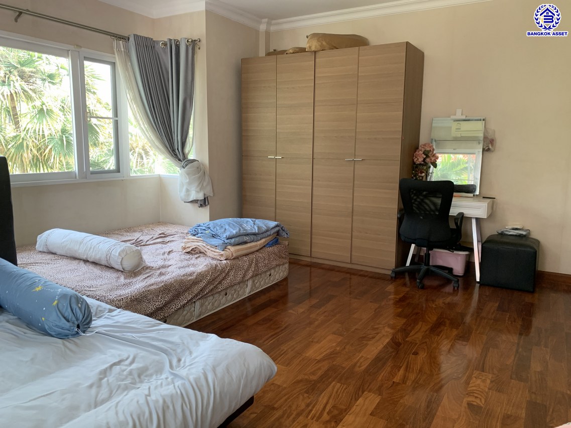 *****บ้านเดี่ยวมือสอง โครงการ ลัดดารมย์ อิลิแกนซ์ วงแหวน-สาทร หลังริม เนื้อที่ 100.60 ตร.ว. พื้นที่ใช้สอย 329 ตร.ม. ฟังก์ชัน 4 ห้องนอน 4 ห้องน้ำ 2 ที่จอดรถ แถมฟรี เครื่องปรับอากาศ เครื่องทำน้ำอุ่น บ้านพร้อมอยู่ โครงการบนทำเลเดินทางสะดวก เชื่อมต่อถนนกาญจนาภิเษก ถนนเพชรเกษม ใกล้รถไฟฟ้าสายสีน้ำเงิน "สถานีหลักสอง" และ ใกล้เดอะมอลล์ไลฟ์สโตร์ บางแค