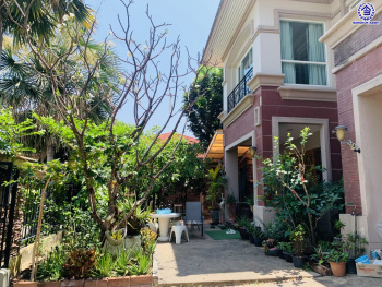 *****บ้านเดี่ยวมือสอง โครงการ ลัดดารมย์ อิลิแกนซ์ วงแหวน-สาทร หลังริม เนื้อที่ 100.60 ตร.ว. พื้นที่ใช้สอย 329 ตร.ม. ฟังก์ชัน 4 ห้องนอน 4 ห้องน้ำ 2 ที่จอดรถ แถมฟรี เครื่องปรับอากาศ เครื่องทำน้ำอุ่น บ้านพร้อมอยู่ โครงการบนทำเลเดินทางสะดวก เชื่อมต่อถนนกาญจนาภิเษก ถนนเพชรเกษม ใกล้รถไฟฟ้าสายสีน้ำเงิน "สถานีหลักสอง" และ ใกล้เดอะมอลล์ไลฟ์สโตร์ บางแค