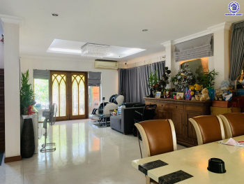 *****บ้านเดี่ยวมือสอง โครงการ ลัดดารมย์ อิลิแกนซ์ วงแหวน-สาทร หลังริม เนื้อที่ 100.60 ตร.ว. พื้นที่ใช้สอย 329 ตร.ม. ฟังก์ชัน 4 ห้องนอน 4 ห้องน้ำ 2 ที่จอดรถ แถมฟรี เครื่องปรับอากาศ เครื่องทำน้ำอุ่น บ้านพร้อมอยู่ โครงการบนทำเลเดินทางสะดวก เชื่อมต่อถนนกาญจนาภิเษก ถนนเพชรเกษม ใกล้รถไฟฟ้าสายสีน้ำเงิน "สถานีหลักสอง" และ ใกล้เดอะมอลล์ไลฟ์สโตร์ บางแค