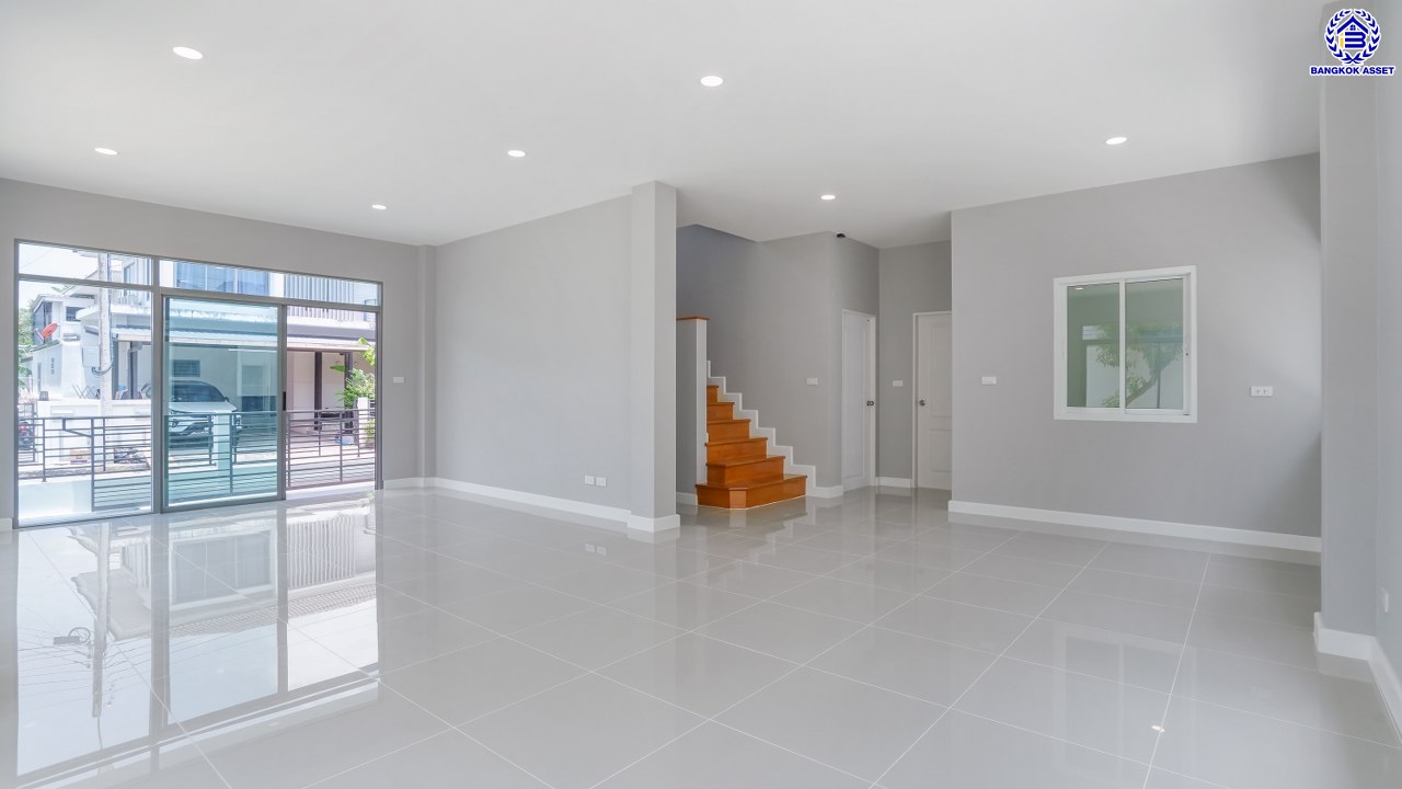 บ้านมือสองตกแต่งใหม่ จาก Property Perfect โครงการ เพอร์เฟคเพลส ราชพฤกษ์ รองรับทุกการใช้งาน บนเนื้อที่ 79.8 ตร.ว. พื้นที่ใช้สอย 281.29 ตร.ม. พร้อมฟังก์ชัน 3 ห้องนอน 3 ห้องน้ำ จอดรถได้ 2 คัน บ้านคุณภาพดี บนทำเลติดถนนราชพฤกษ์ เชื่อมต่อถนนรัตนาธิเบศร์ ใกล้รถไฟฟ้าสายสีม่วง "สถานีบางรักน้อยท่าอิฐ" จุดขึ้นทางด่วน "กาญจนาภิเษก" และเซ็นทรัล เวสต์วิลล์...